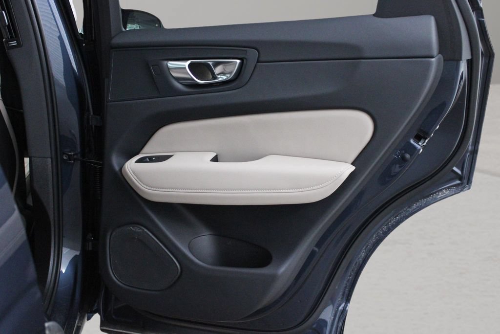 New 2026 Volvo XC60 B5 Plus w/ Protection Package Premier AWD/4WD image 29