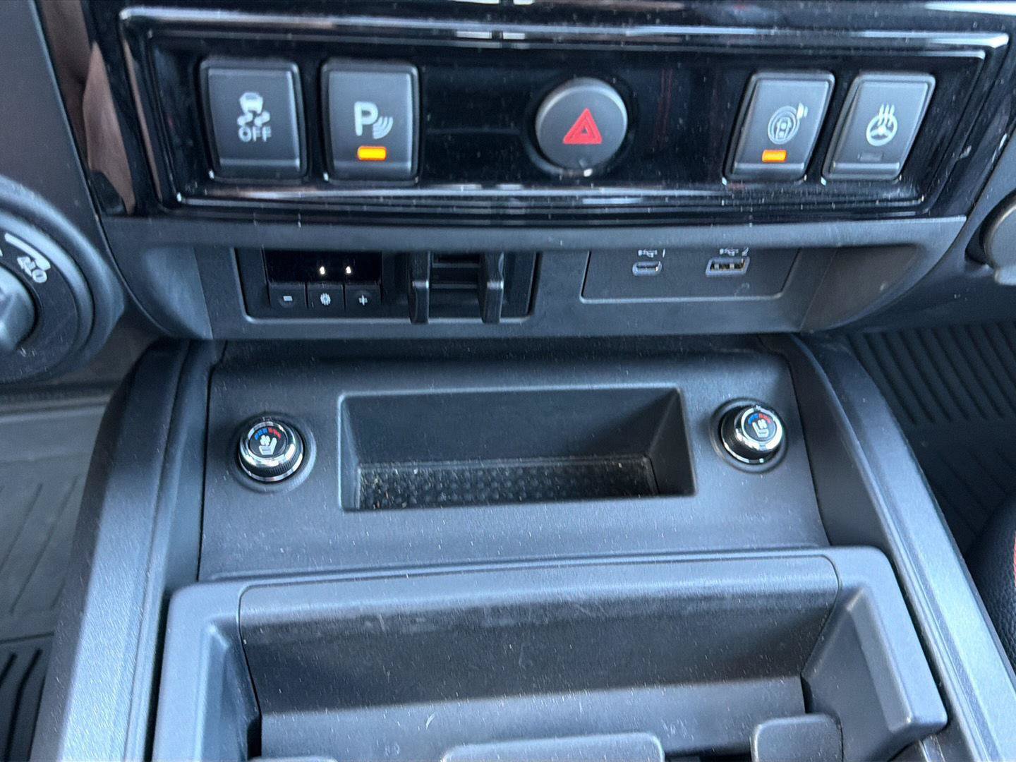 Used 2021 Nissan Titan PRO-4X w/ Pro-4x Convenience Package AWD/4WD image 21
