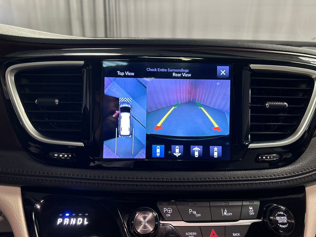 Used 2017 Chrysler Pacifica Limited FWD image 16