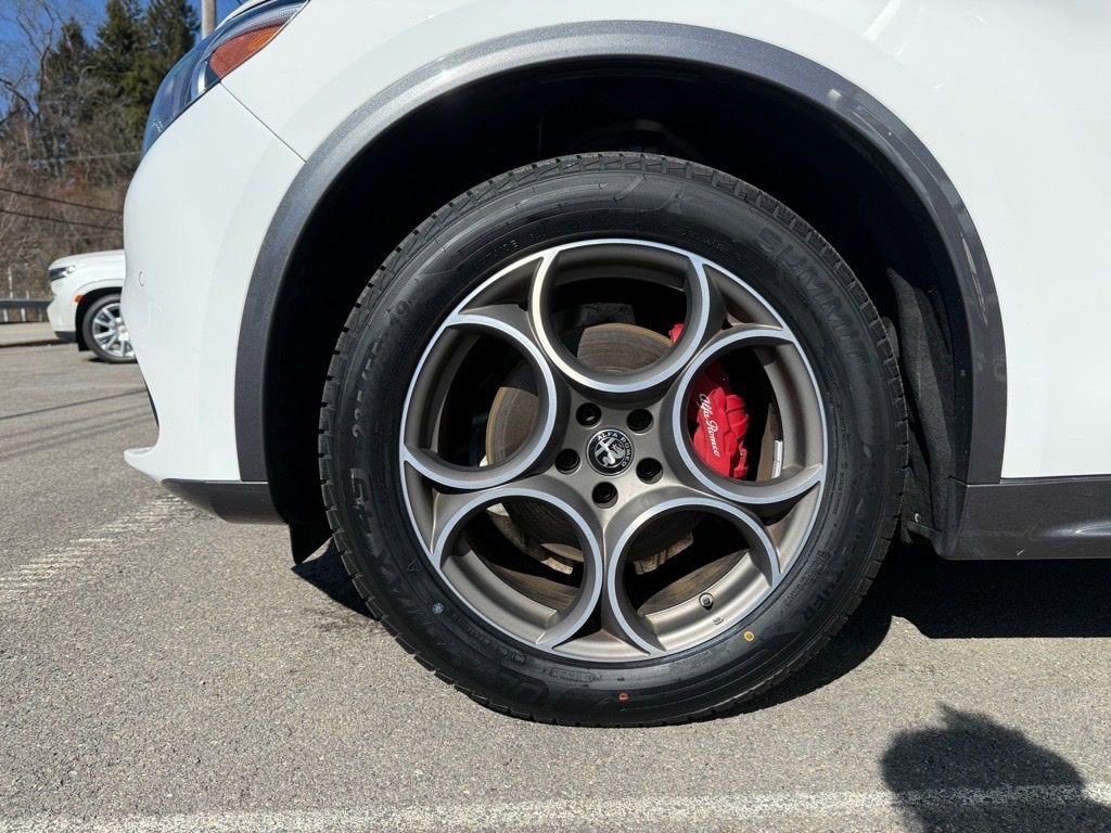 Used 2023 Alfa Romeo Stelvio Ti image 9