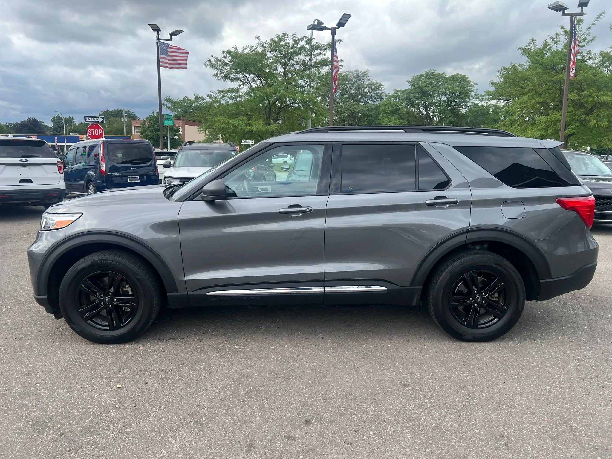 Used 2023 Ford Explorer XLT w/ Equipment Group 202A image 2