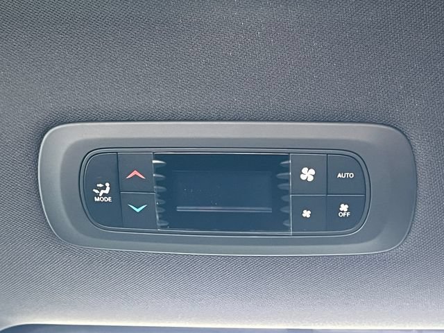 New 2027 Chrysler Pacifica Select w/ Family Tech Group AWD/4WD image 35