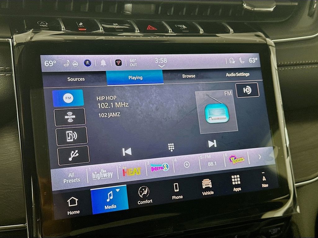 New 2025 Jeep Grand Cherokee L Overland w/ Luxury Tech Group IV image 13
