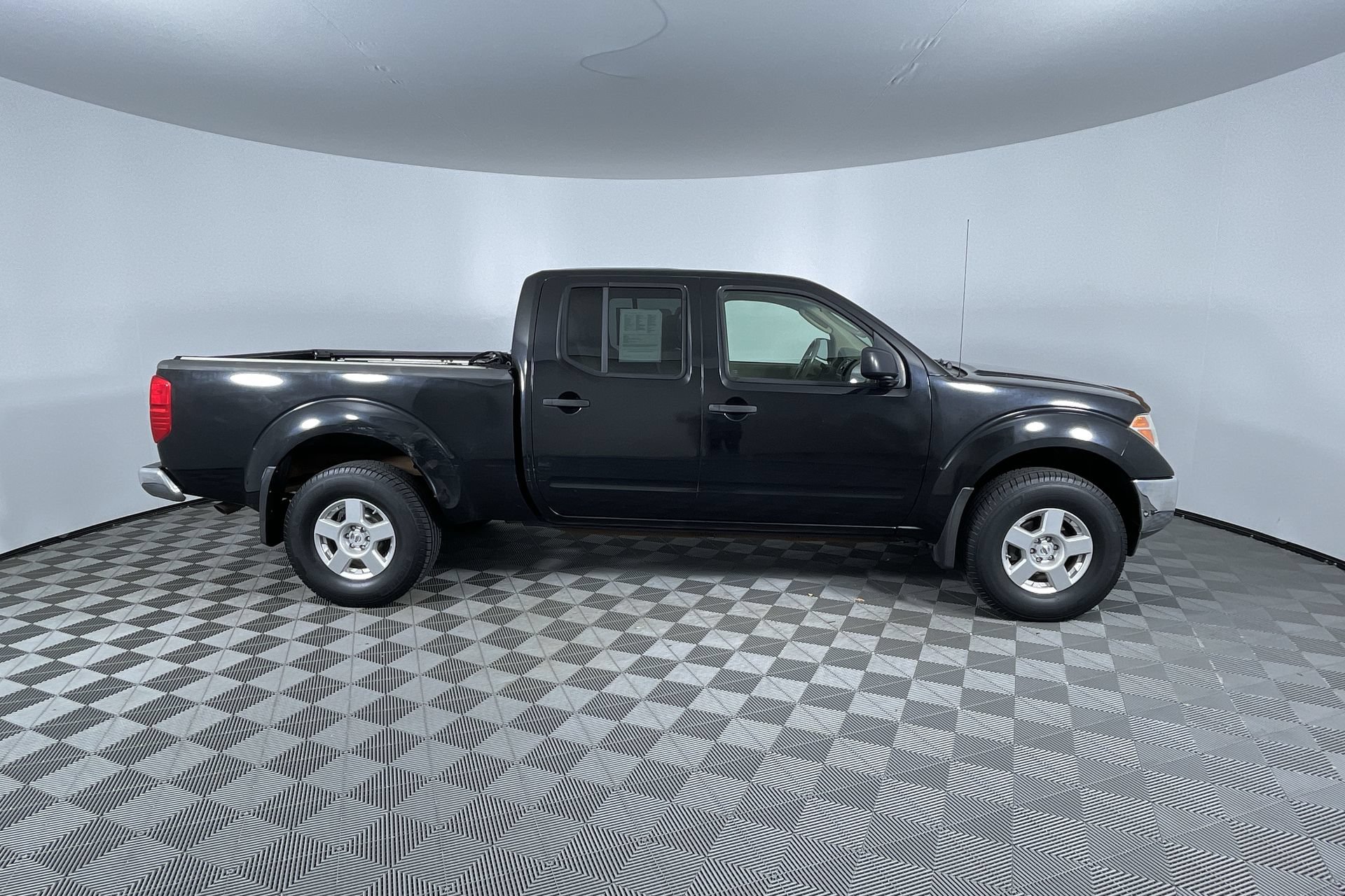 Used 2008 Nissan Frontier SE w/ SE Value Truck Pkg AWD/4WD image 10