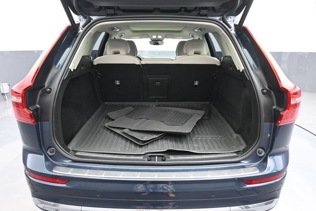 Used 2023 Volvo XC60 B5 Plus AWD/4WD image 27