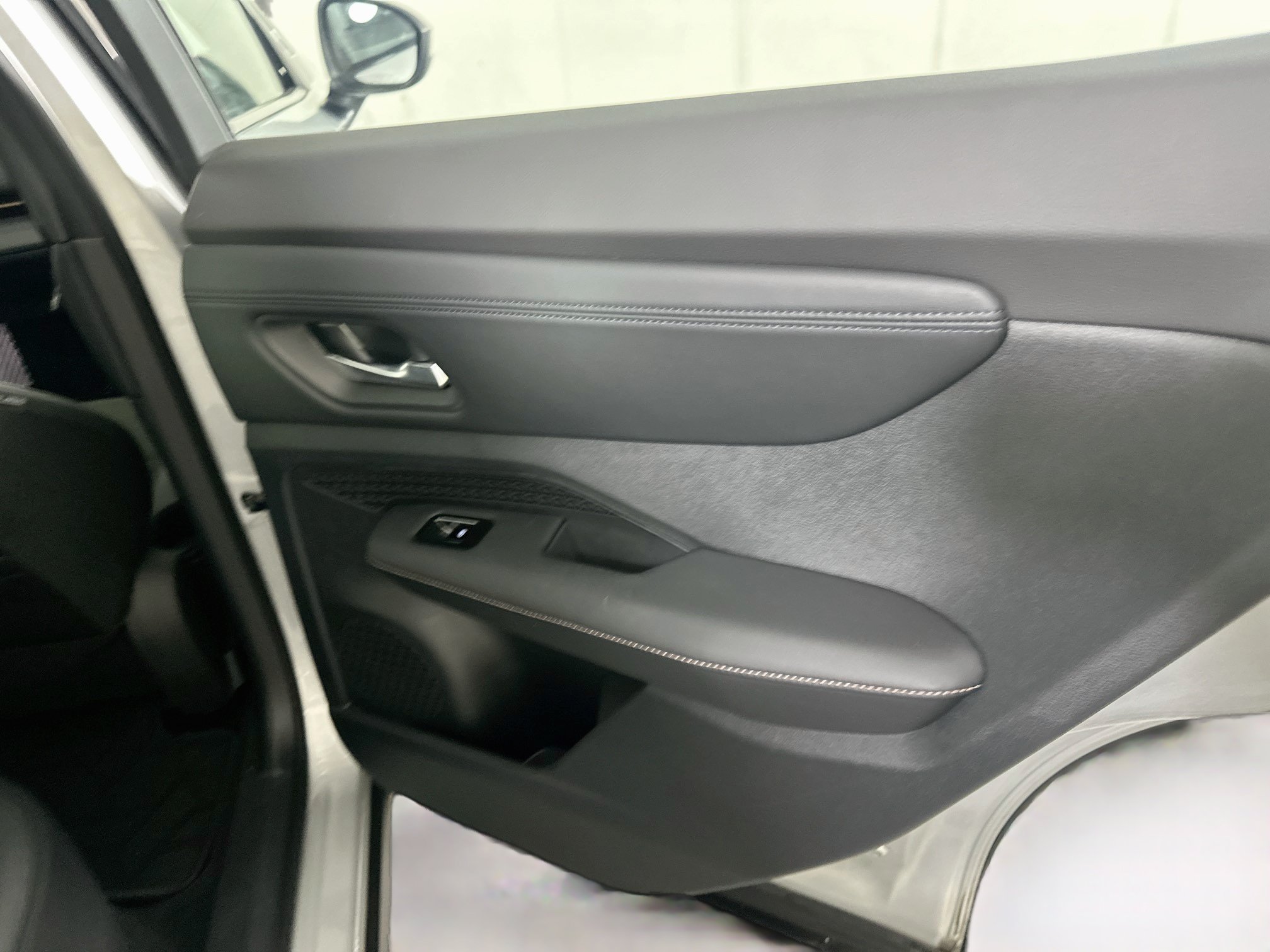 Used 2023 Nissan Ariya FWD image 29