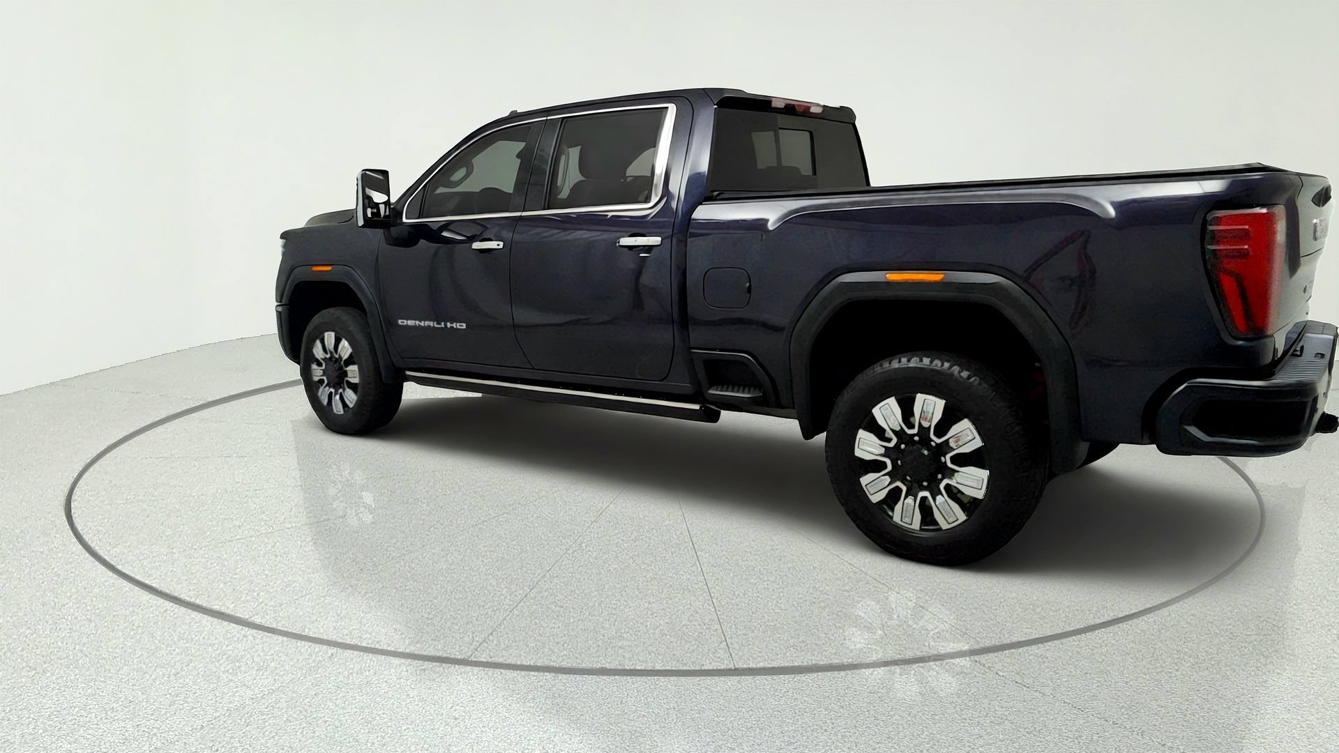 Used 2024 GMC Sierra 3500 Denali w/ Denali Reserve Package AWD/4WD image 3