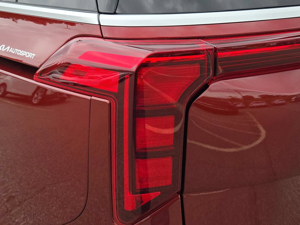 Certified 2025 Kia Carnival FWD image 35