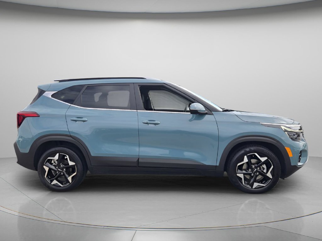 Used 2024 Kia Seltos EX FWD image 4
