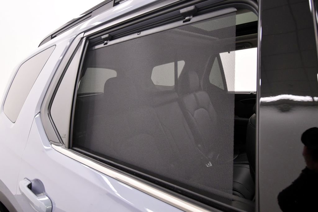 Used 2025 Honda Pilot Touring image 13