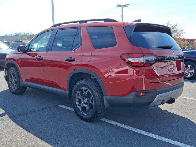 Certified 2025 Honda Pilot TrailSport image 5