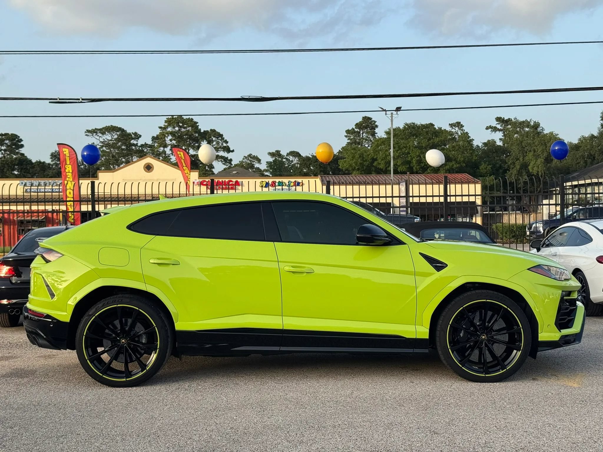 Used 2022 Lamborghini Urus AWD/4WD image 11