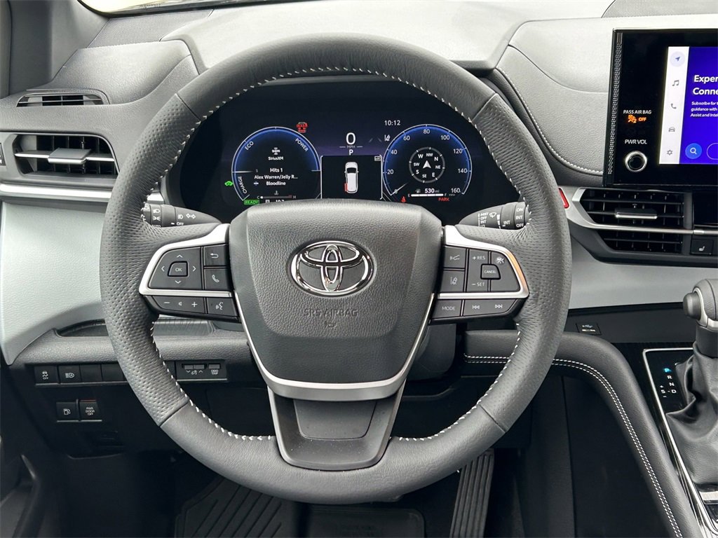 Used 2025 Toyota Sienna XSE image 45