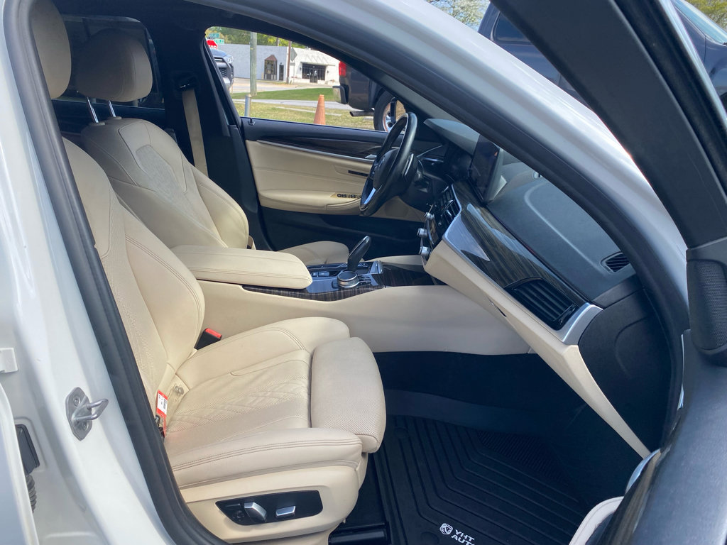 Used 2021 BMW 530i w/ Convenience Package image 13