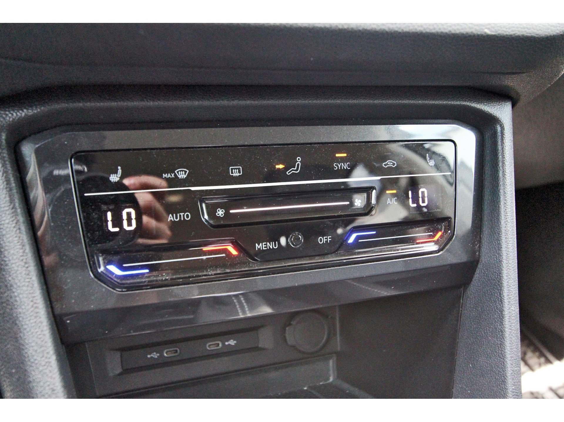 Used 2022 Volkswagen Tiguan SE image 28