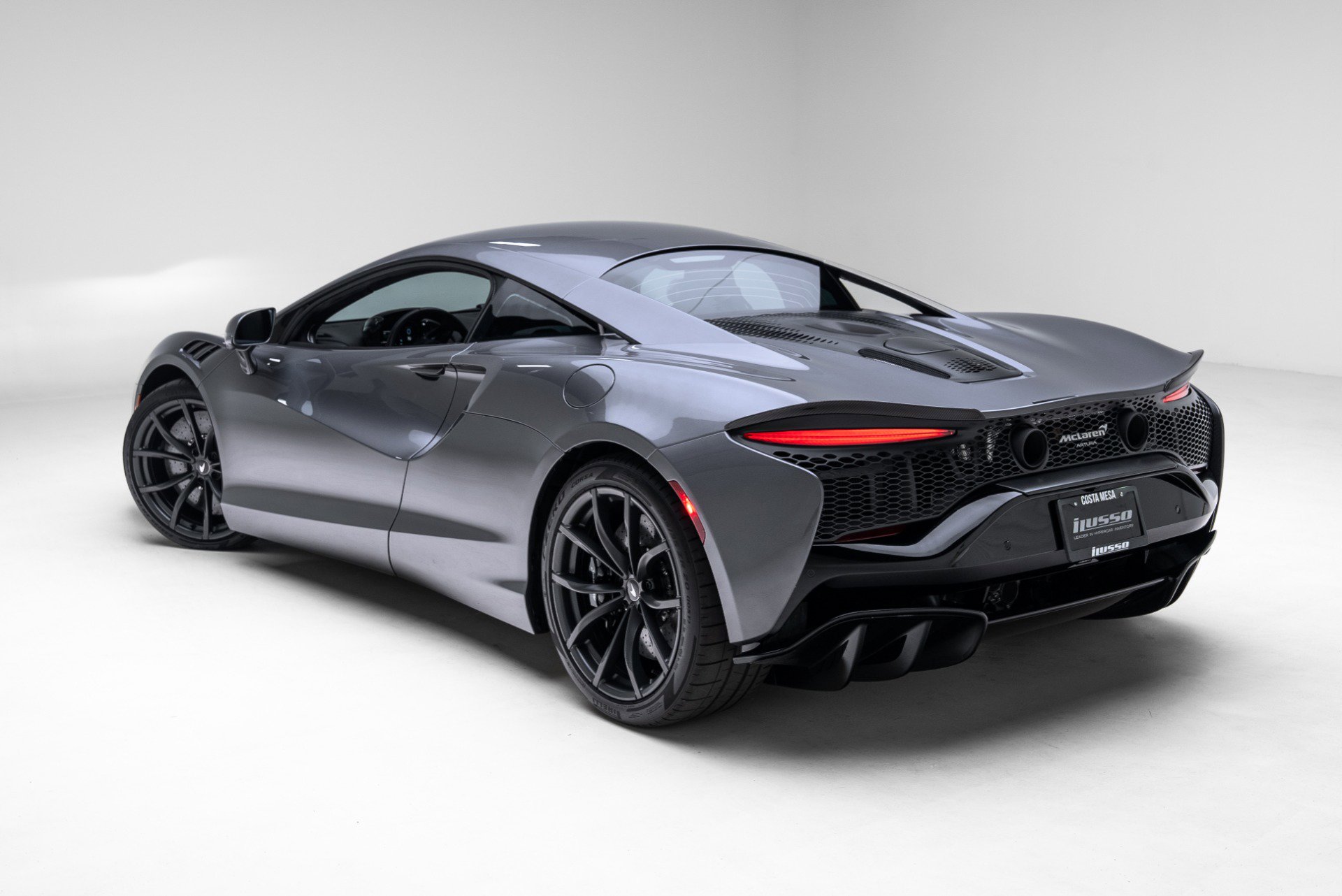 Used 2023 McLaren Artura image 46