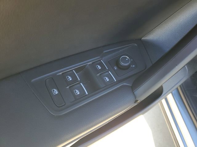 Used 2019 Volkswagen Tiguan SE image 14