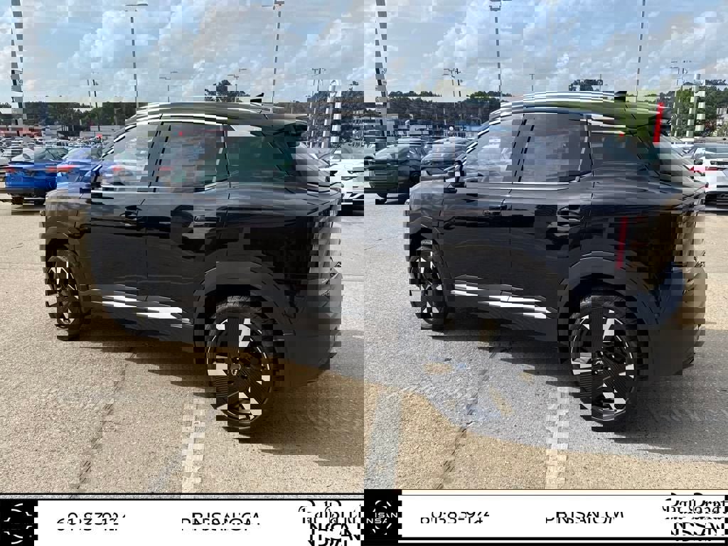 New 2025 Nissan Kicks SR image 8