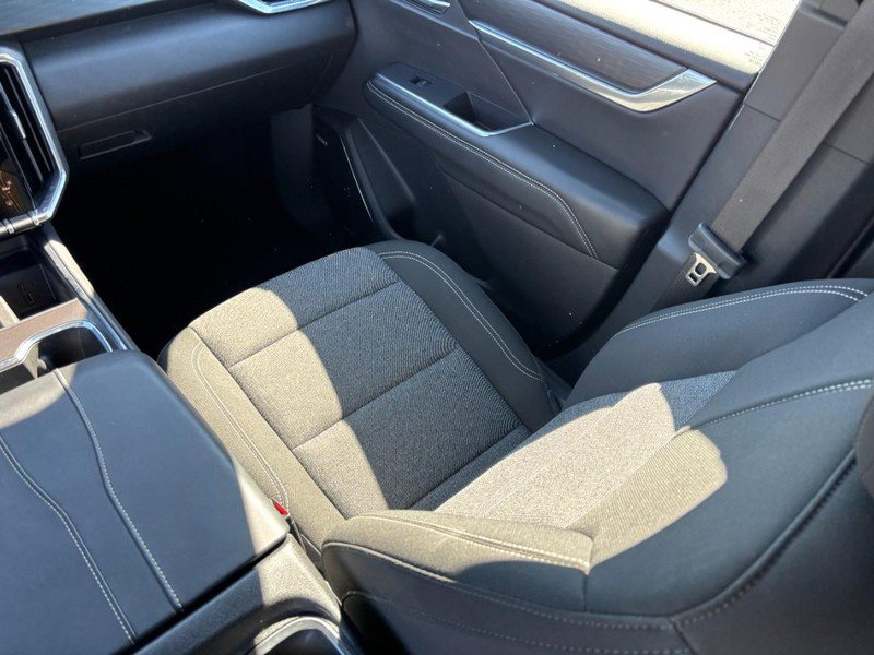 Used 2025 GMC Acadia Elevation image 15