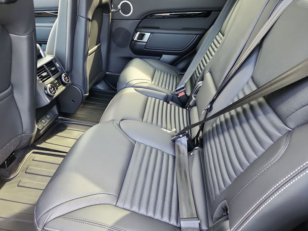 New 2026 Land Rover Discovery S image 5