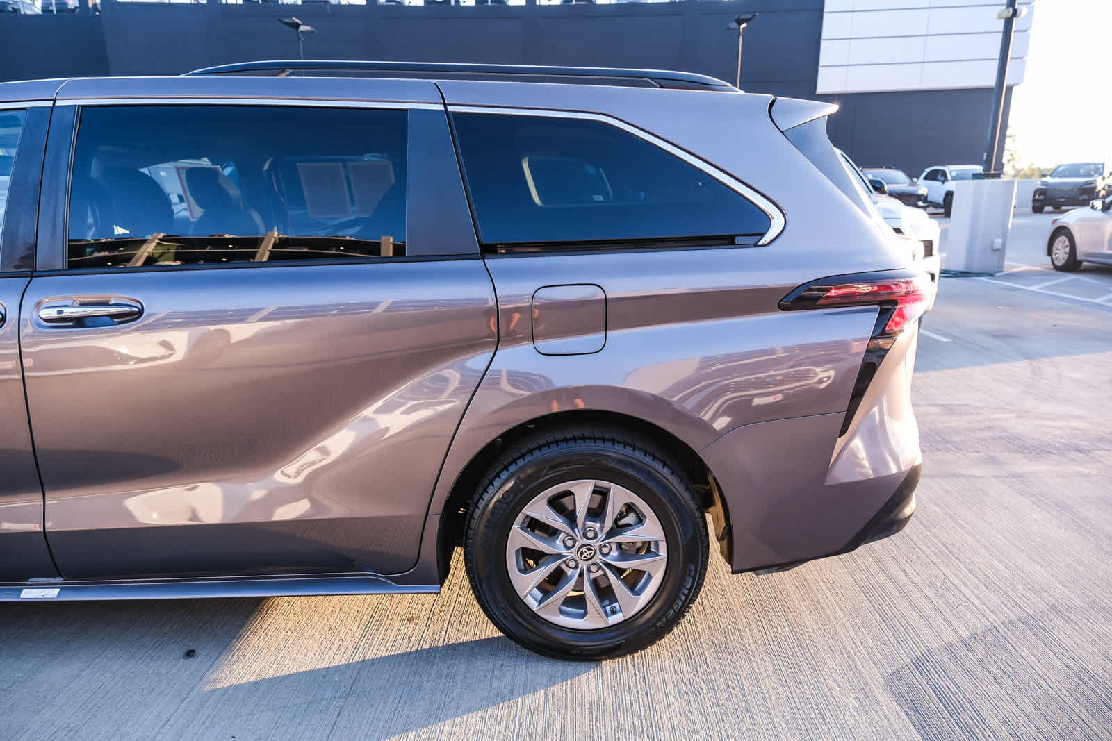 Certified 2024 Toyota Sienna XLE FWD image 8