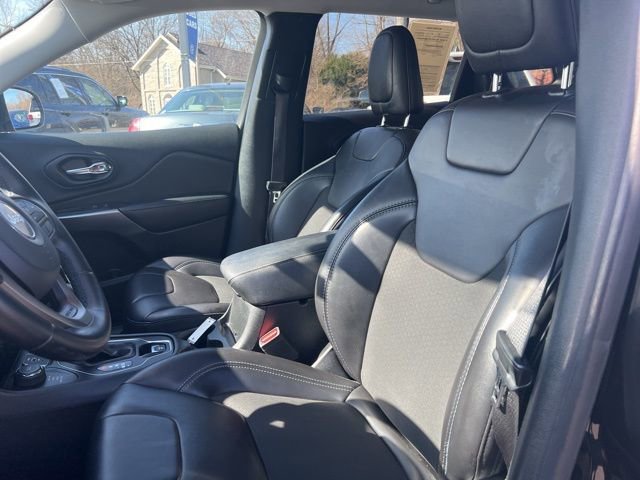 Used 2019 Jeep Cherokee Latitude Plus image 3