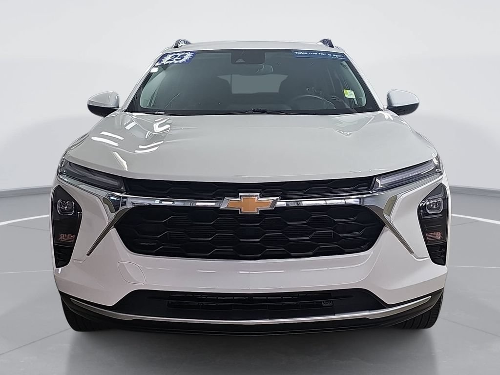 Certified 2025 Chevrolet Trax LT w/ Driver Confidence Package FWD image 10