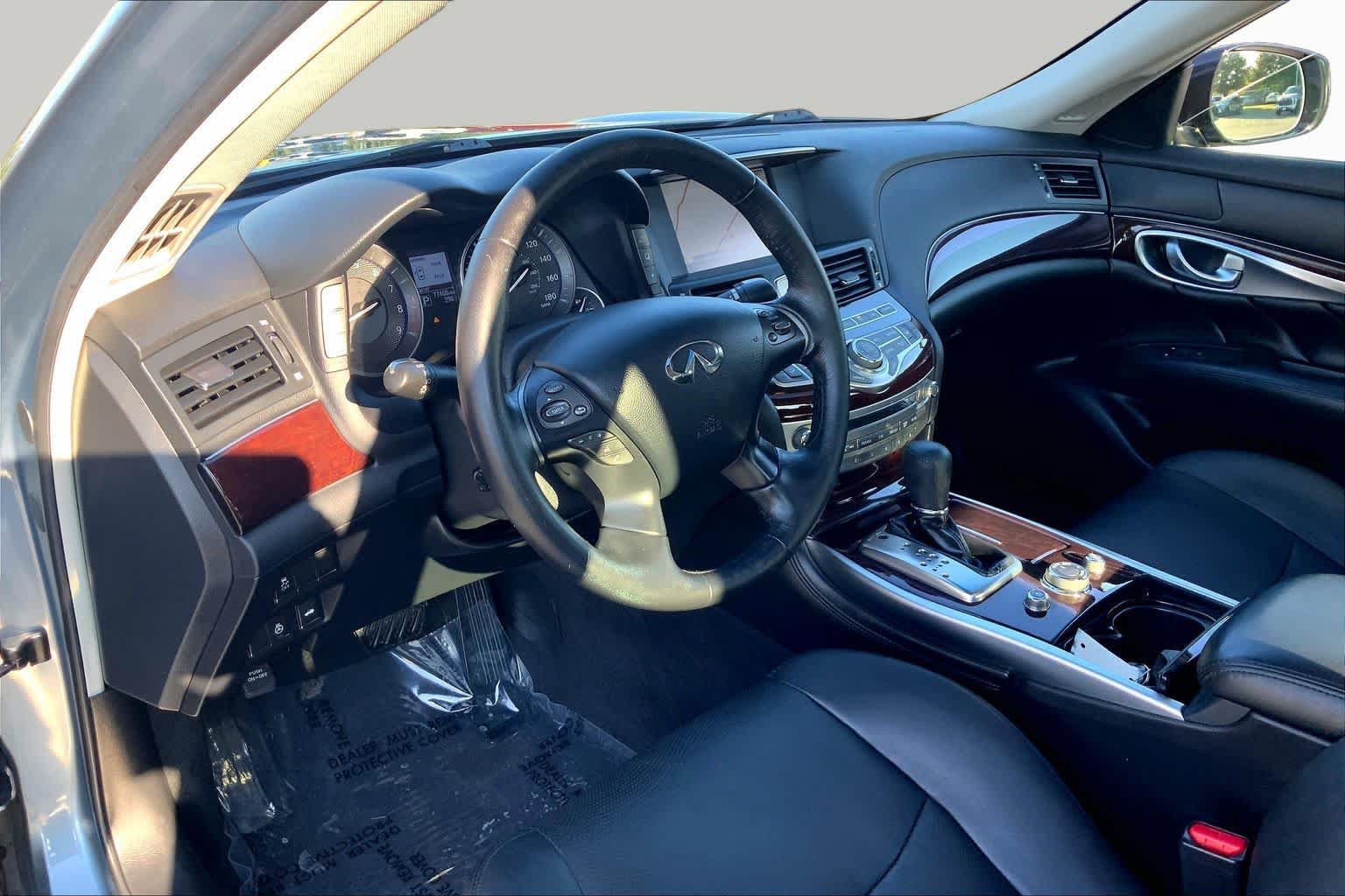Used 2016 INFINITI Q70 3.7 AWD/4WD image 18