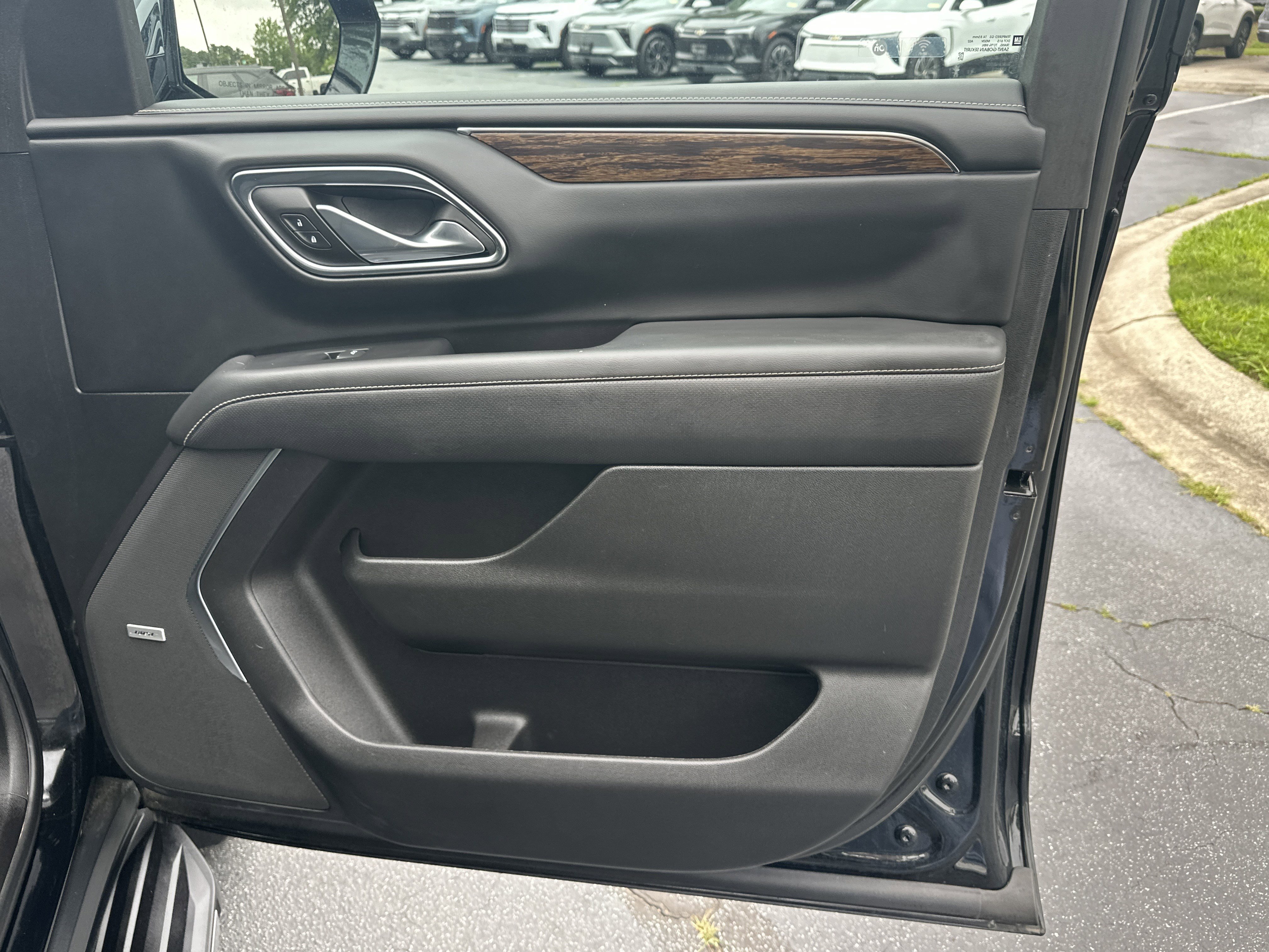 Used 2023 Chevrolet Tahoe Premier AWD/4WD image 16