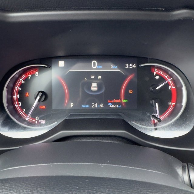 Used 2024 Toyota RAV4 Adventure image 17