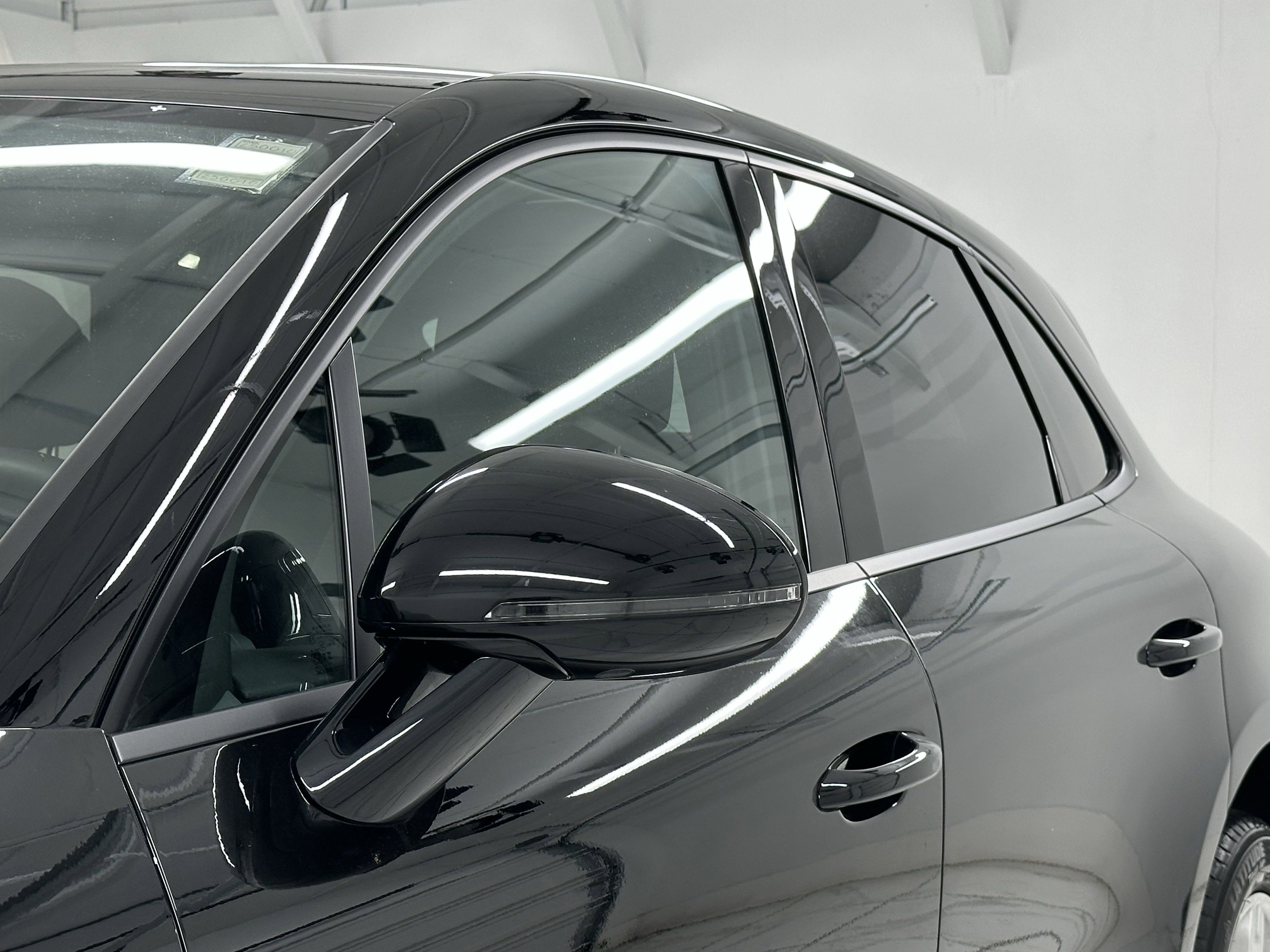 Certified 2025 Porsche Macan image 19