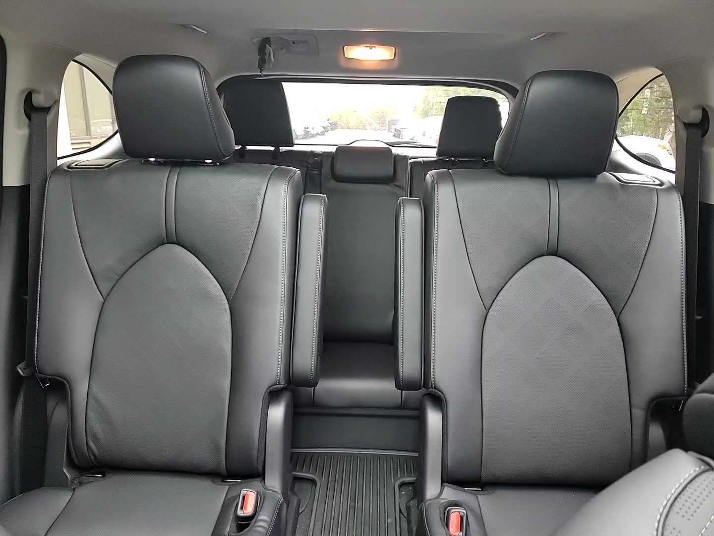 New 2025 Toyota Highlander Platinum image 21