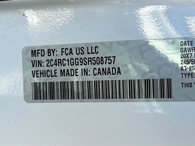 Used 2025 Chrysler Pacifica Limited image 32