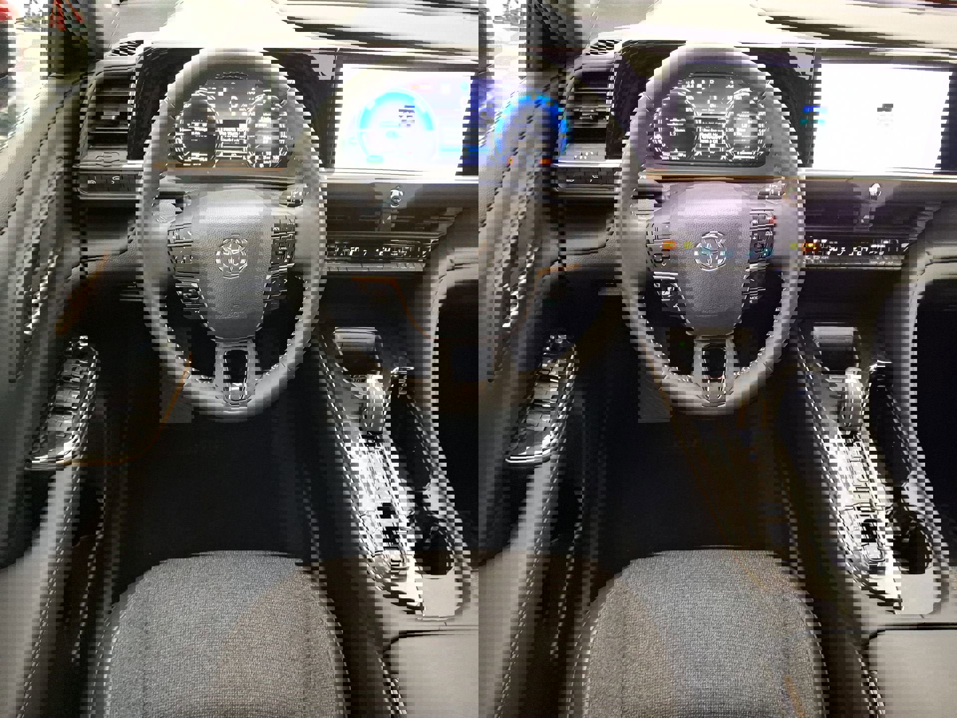 Used 2024 Toyota Crown XLE AWD/4WD image 21