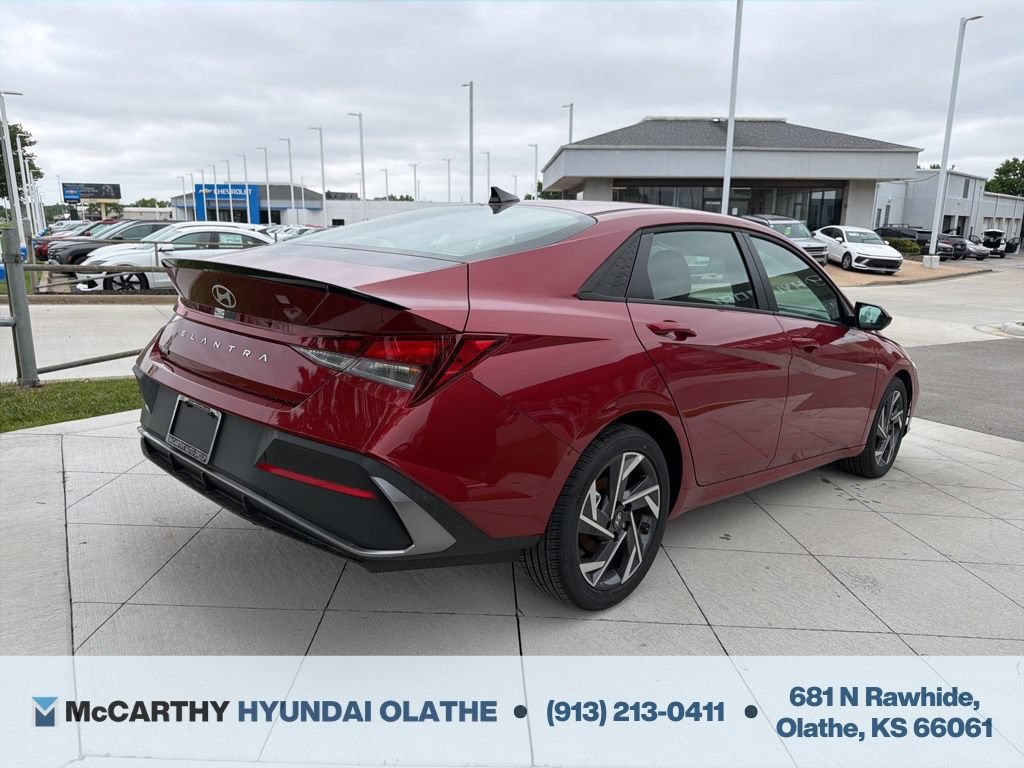 Used 2025 Hyundai Elantra Sport FWD image 13