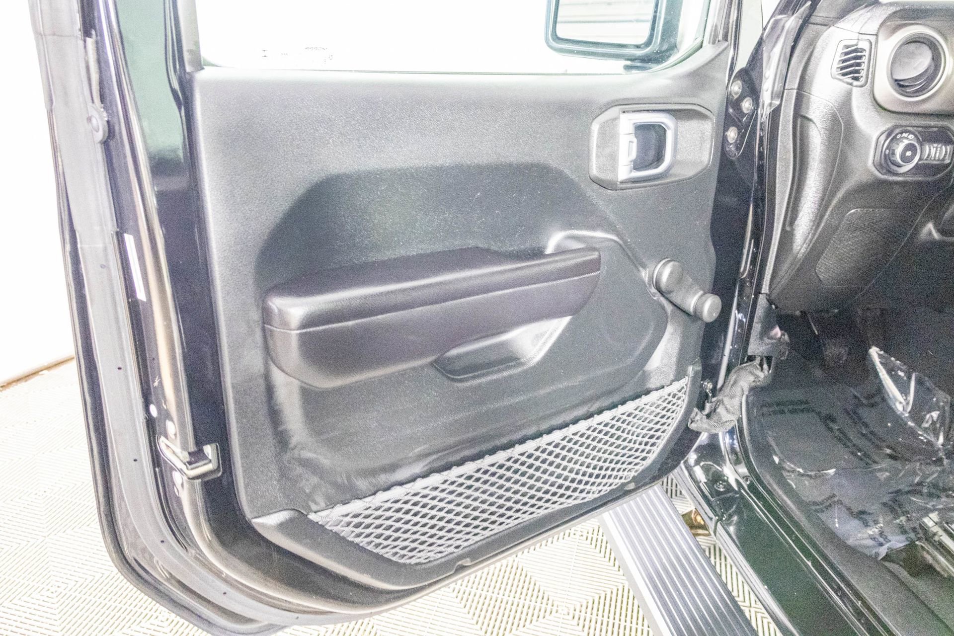 Used 2018 Jeep Wrangler Unlimited Sport image 16