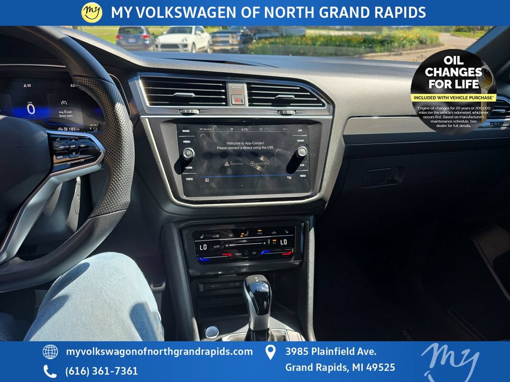 Used 2024 Volkswagen Tiguan SE R-Line AWD/4WD image 21