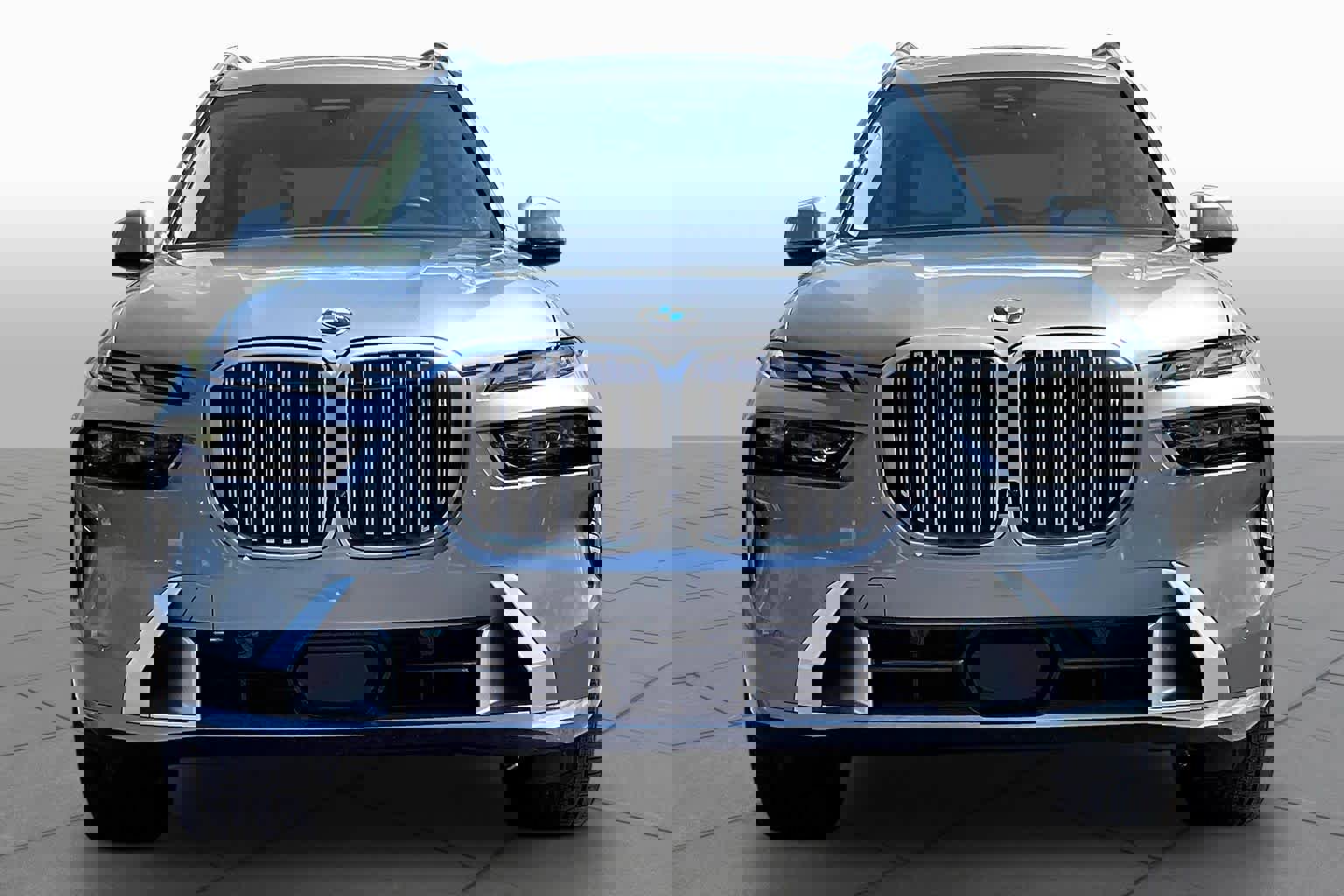 Used 2024 BMW X7 xDrive40i w/ Climate Comfort Package image 3