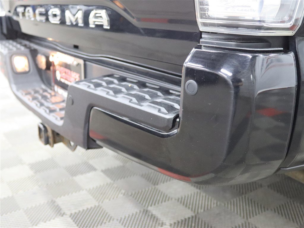 Used 2021 Toyota Tacoma Limited AWD/4WD image 12