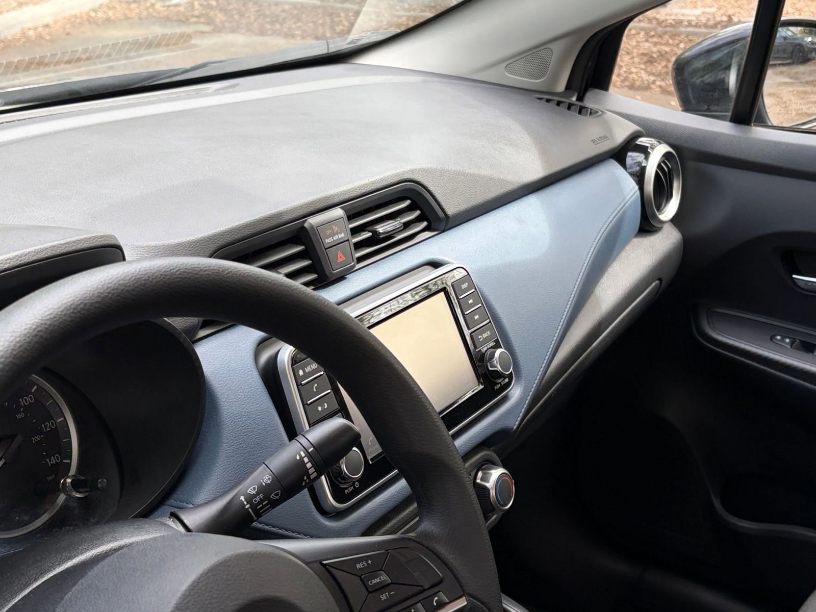 Used 2025 Nissan Versa SV FWD image 31