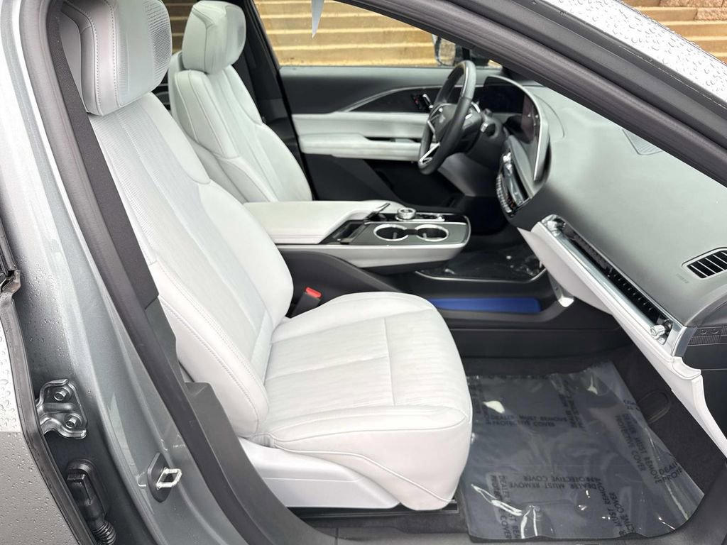 Certified 2024 Cadillac Lyriq Luxury image 11