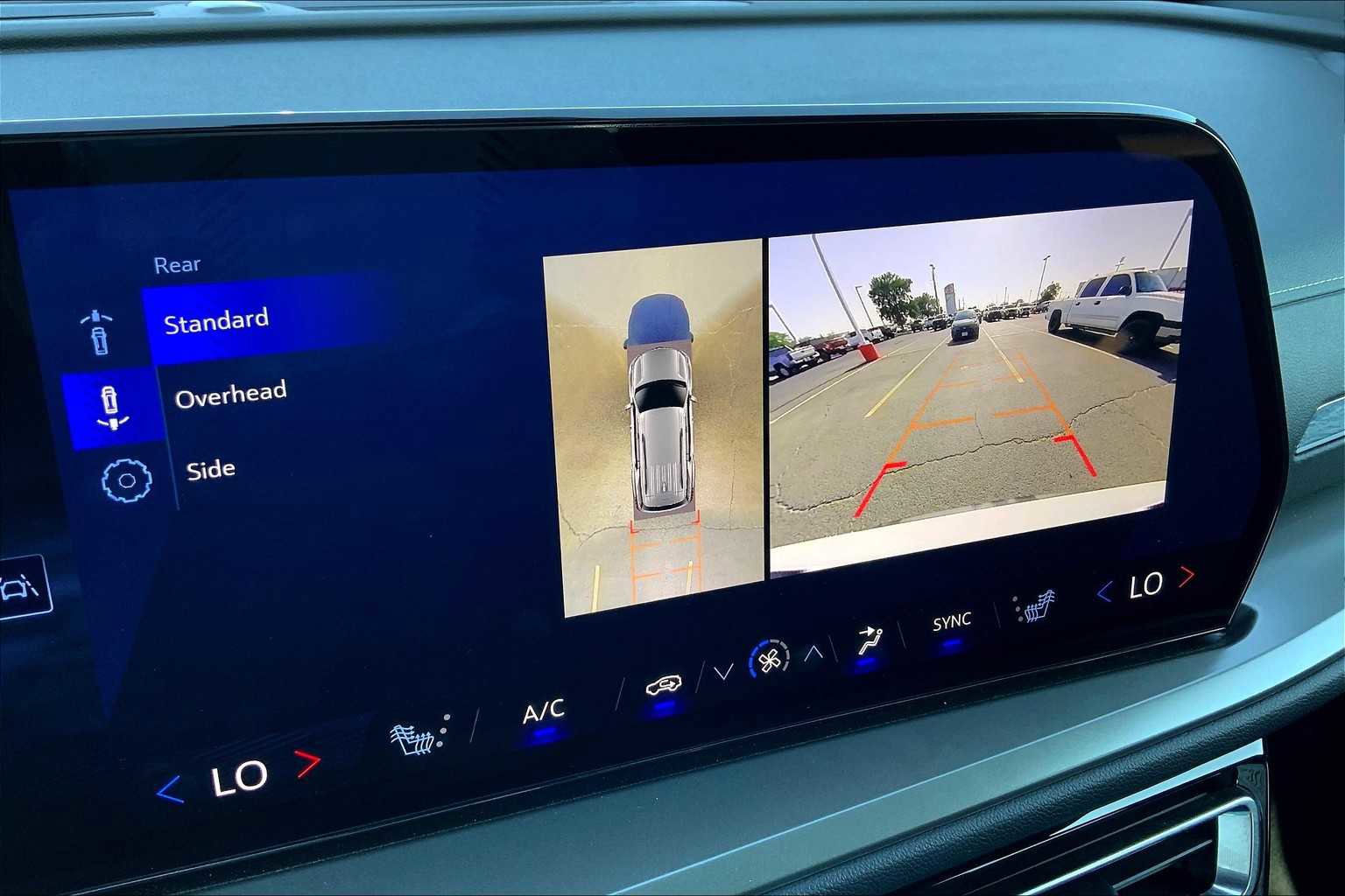 Used 2024 Chevrolet Traverse LT image 26