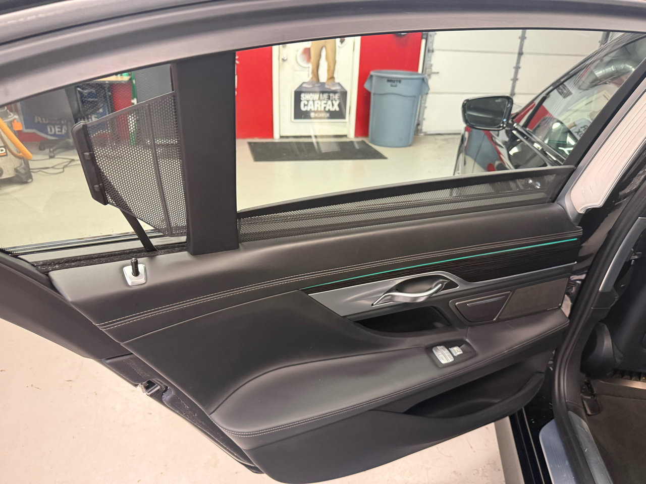 Used 2017 BMW 750i xDrive image 35