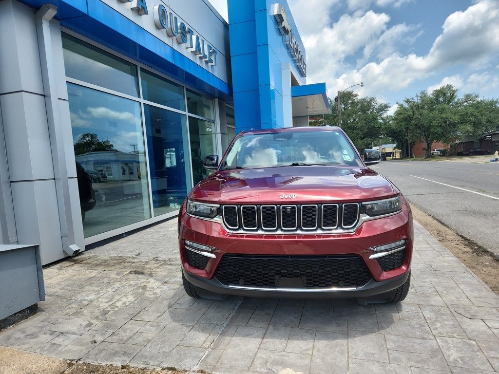 Used 2022 Jeep Grand Cherokee Limited w/ Luxury Tech Group II image 2