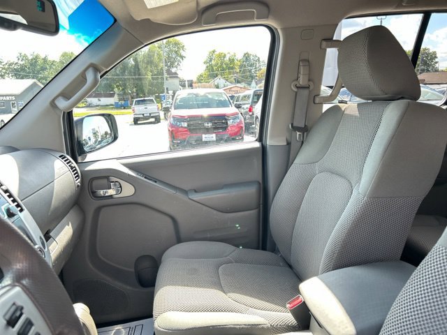 Used 2015 Nissan Frontier SV w/ SV Value Truck Package RWD image 27