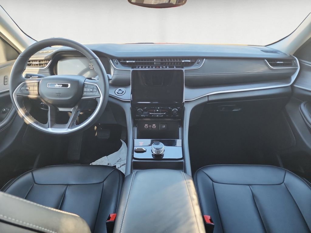 Used 2024 Jeep Grand Cherokee Limited image 10