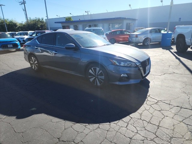 Used 2019 Nissan Altima 2.5 SV image 2