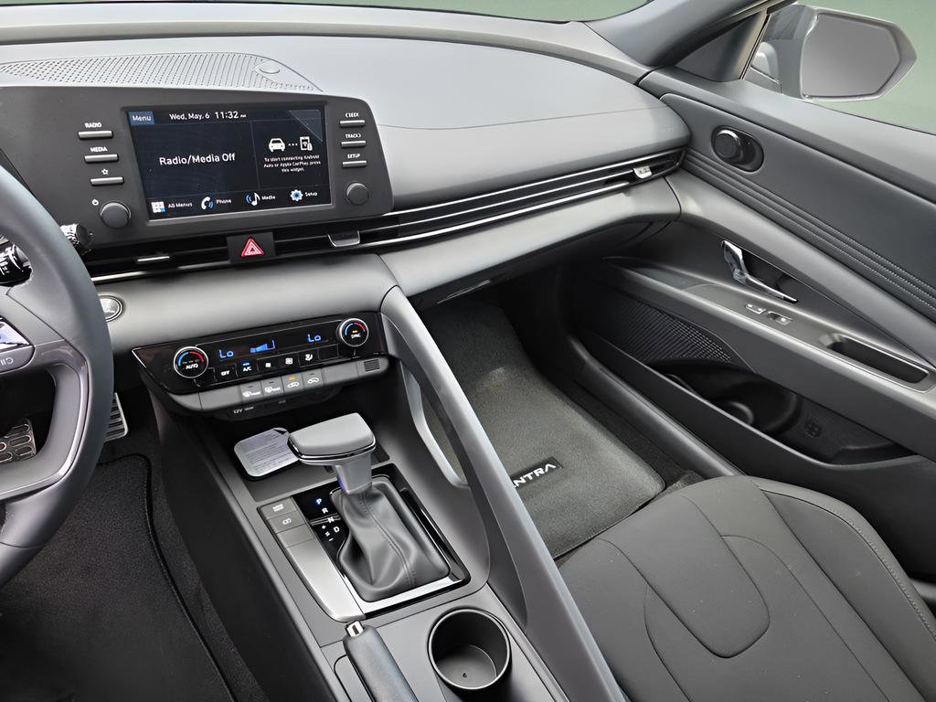 New 2026 Hyundai Elantra Sport FWD image 17