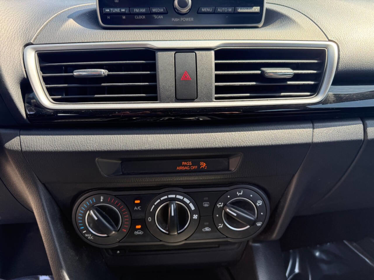 Used 2014 MAZDA MAZDA3 i Touring image 19