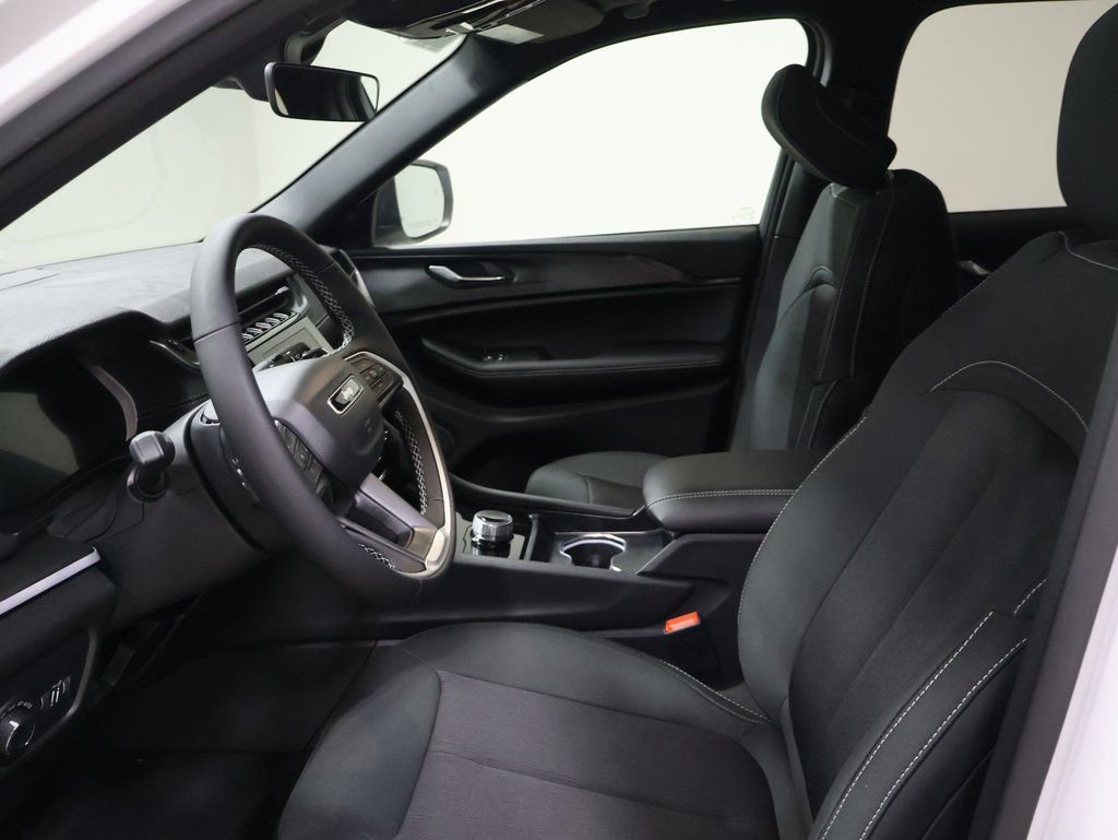 New 2025 Jeep Grand Cherokee Laredo X image 9